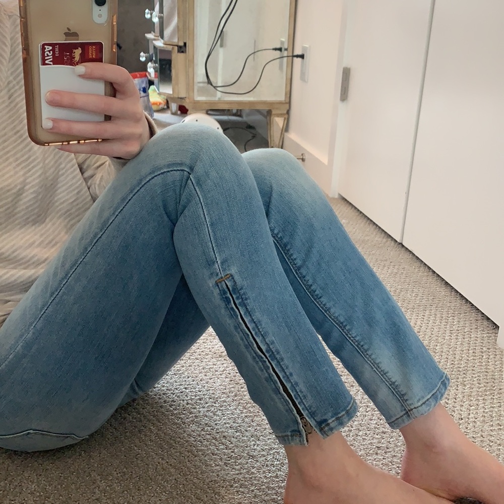 Hudson Crop Midrise Light Wash Jeans with Zippers